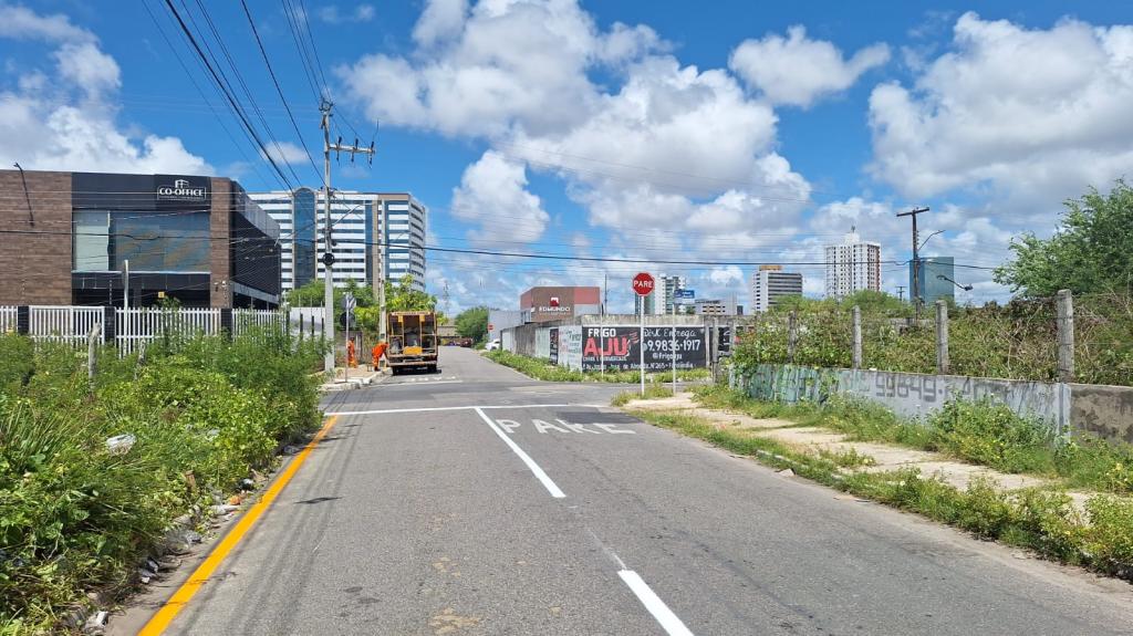 SMTT atende solicitação da comunidade e implementa nova circulação na rua Sara Schuster no Jardins - SMTT Aracaju